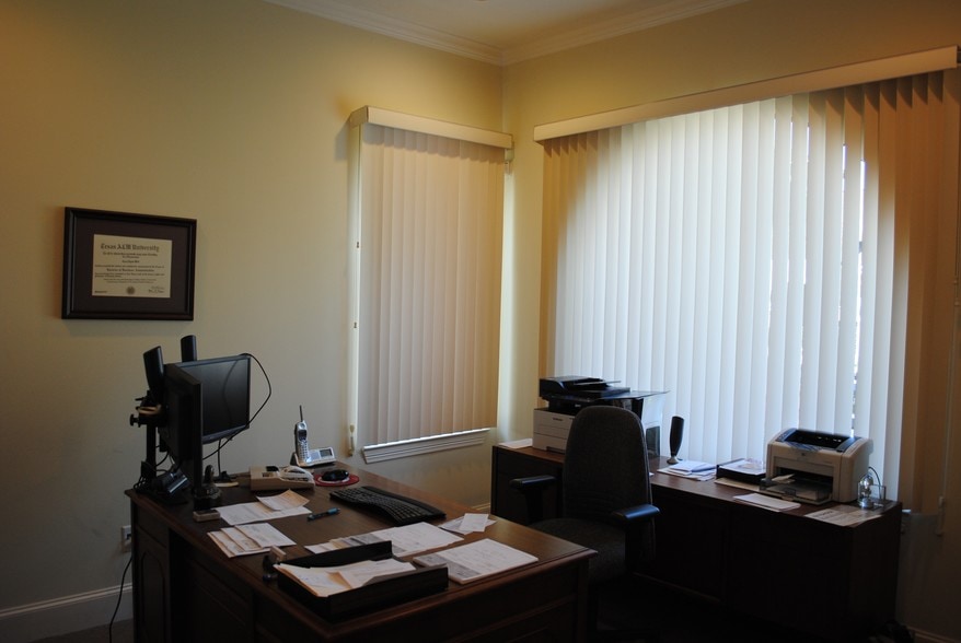 More Photos Of 12824 Willow Centre Dr, Houston Medical For Sale