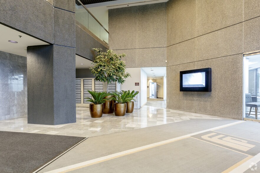 More Photos Of 6800-6850 College Blvd, Overland Park Office For Lease