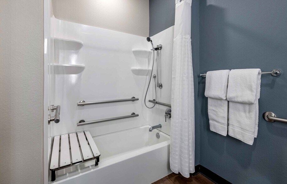 More Photos Of 7212 Eastpoint Blvd, Baytown Hotel For Sale