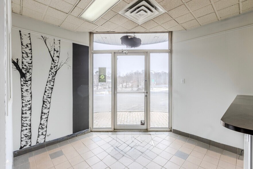 More Photos Of 180 Rue De L'anse S, Beaumont Light Distribution For Sale
