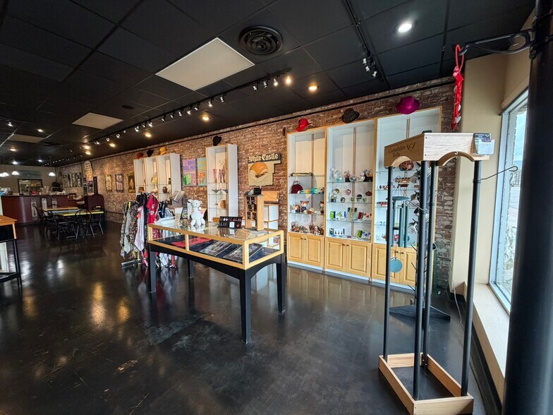 More Photos Of 615 Mena St, Mena Restaurant For Sale