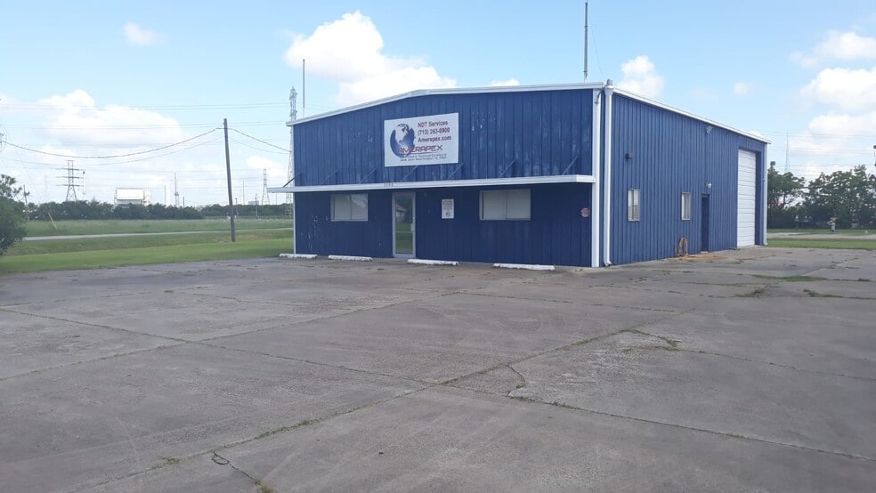 More Photos Of 2008 Jones Rd, Freeport Warehouse For Lease