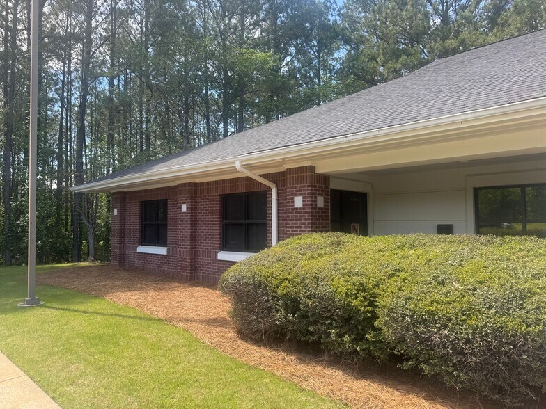 More Photos Of 3603 Pine Ln, Bessemer Office For Lease