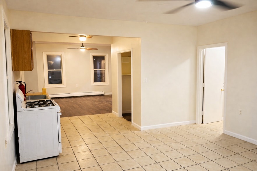 More Photos Of 80 Montgomery St, Paterson Bar For Sale