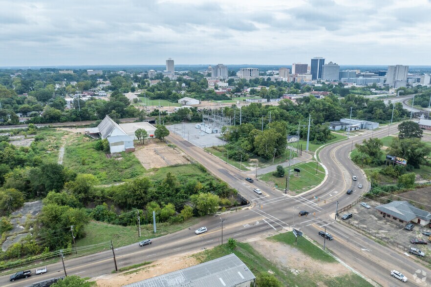 More Photos Of 300 W Monument St, Jackson Manufacturing For Sale