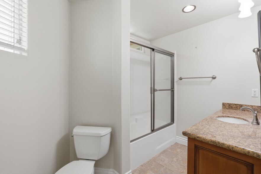More Photos Of 1101 East Ave, Burbank Apartments For Sale