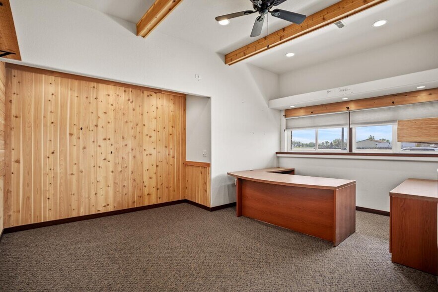 More Photos Of 4415 Burdick Expy E, Minot Office For Lease