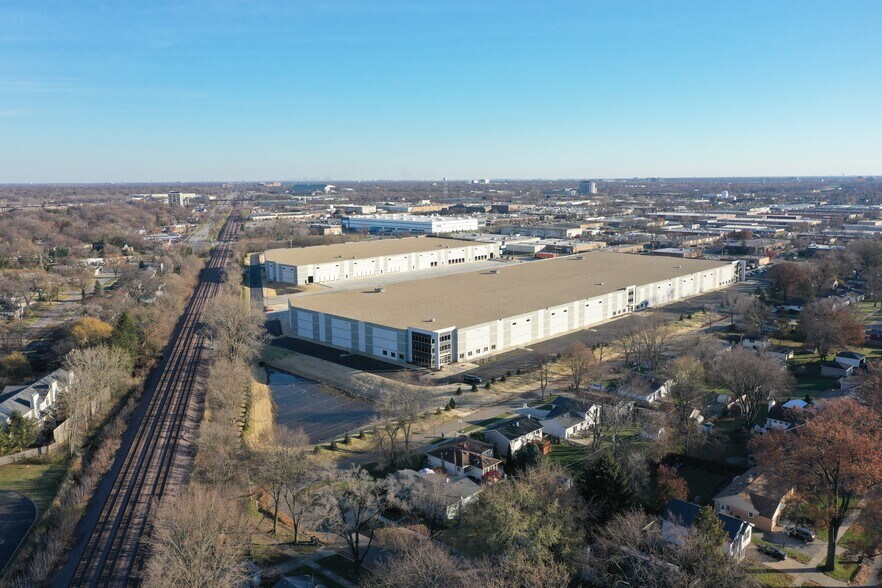 More Photos Of 150 Sellstrom Dr, Palatine Industrial For Sale