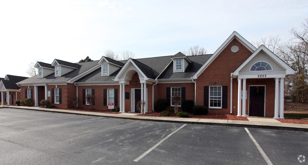 More Photos Of 2203 Eastchester Dr, High Point Medical For Sale