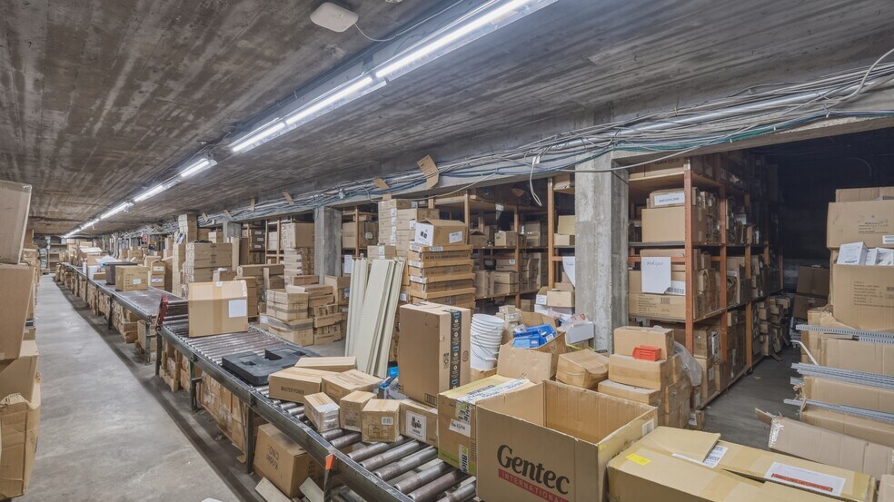 More Photos Of 2500 Blvd Taschereau, Lemoyne General Retail For Sale