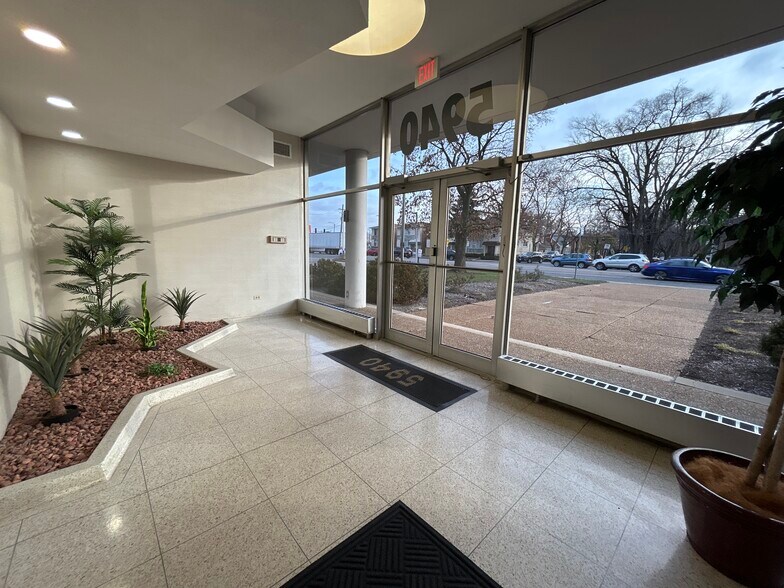 More Photos Of 5940 W Touhy Ave, Niles Medical For Lease