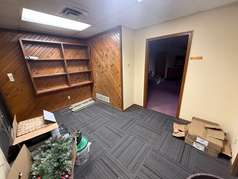 More Photos Of 4212 S Hocker Dr, Independence Office For Sale