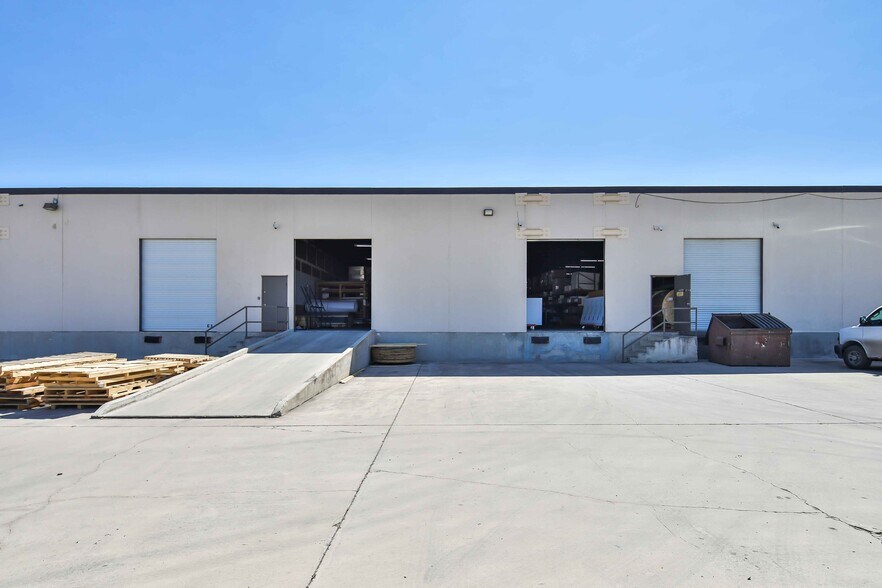 More Photos Of 4727-4751 Center Park Blvd, San Antonio Manufacturing For Lease