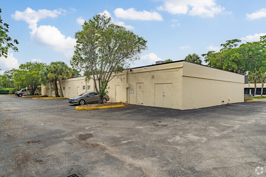 More Photos Of 6043 Kimberly Blvd, Fort Lauderdale Unknown For Lease