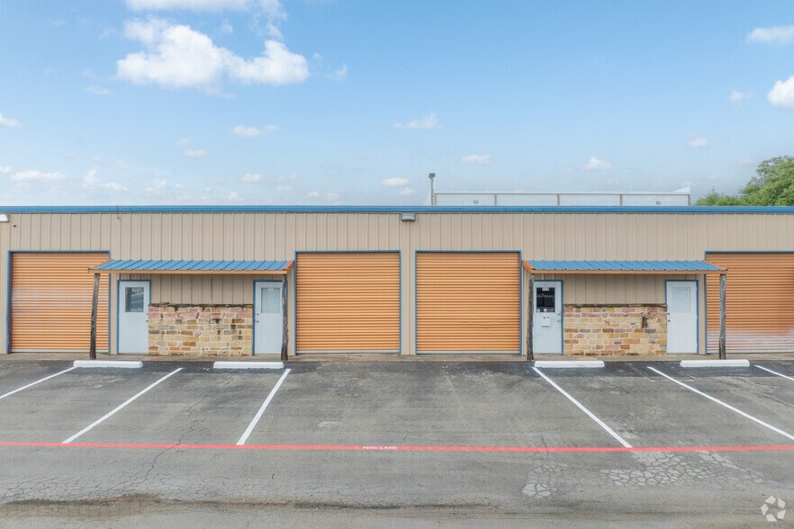 More Photos Of 2602 Fort Worth Hwy, Weatherford Warehouse For Lease