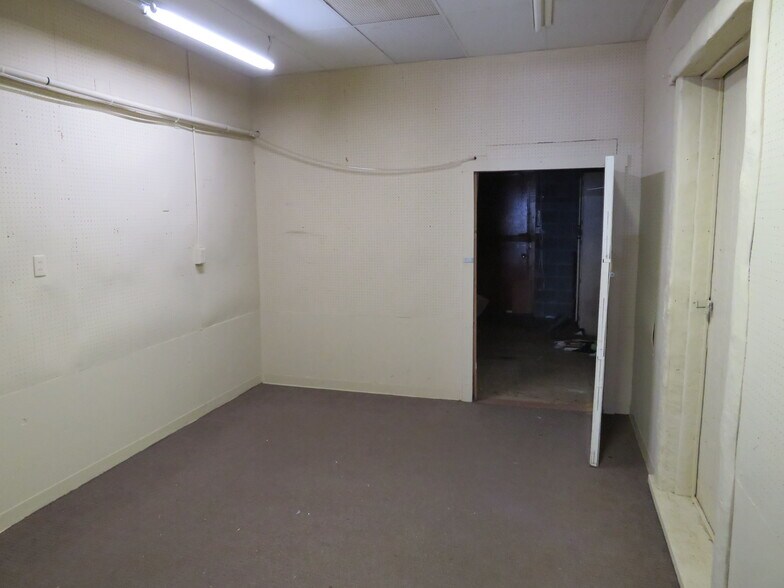 More Photos Of 110-112 W Washington st, Morris General Retail For Sale