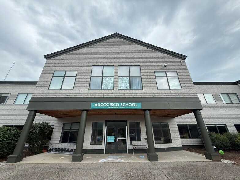 More Photos Of 2 Stonewood Dr, Freeport Office For Lease