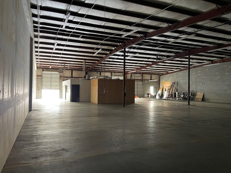 More Photos Of 3100 Mercer University Dr, Macon-Bibb Warehouse For Lease