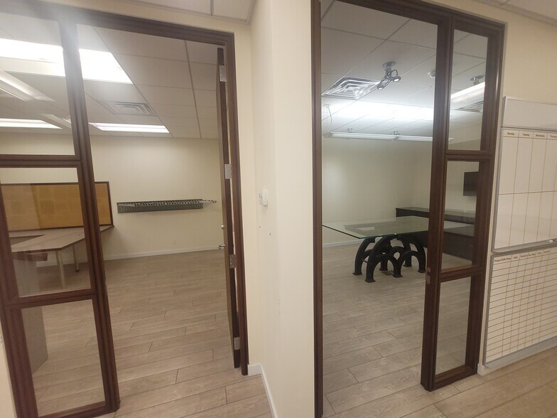 More Photos Of 3731 58th St, Woodside Warehouse For Lease