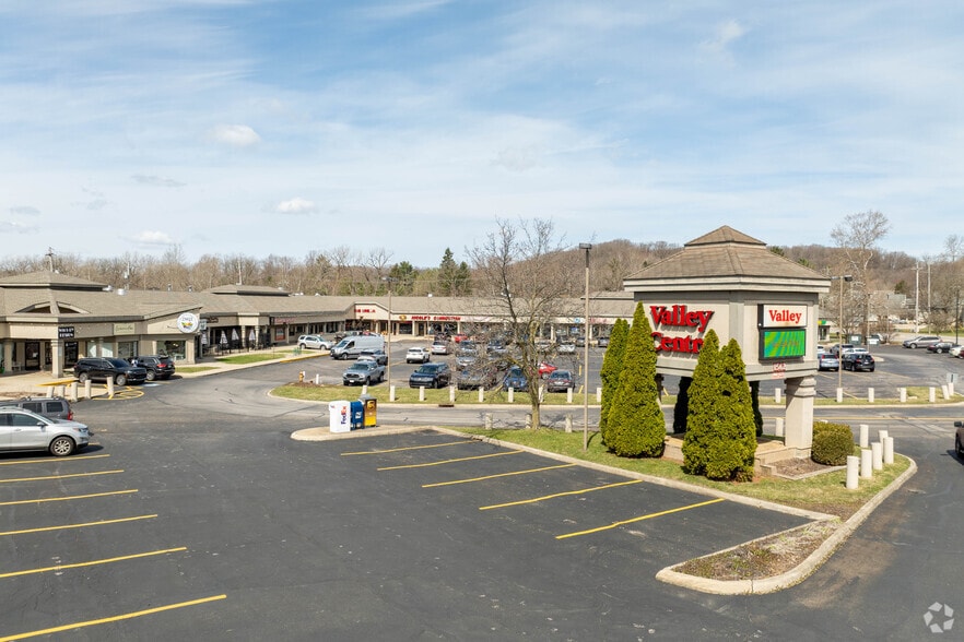 More Photos Of 1562 Akron Peninsula Rd, Akron Storefront For Sale