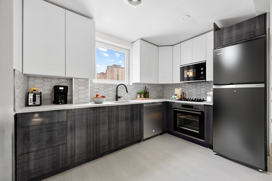 More Photos Of 31 Brighton 2nd Pl, Brooklyn Apartments For Sale