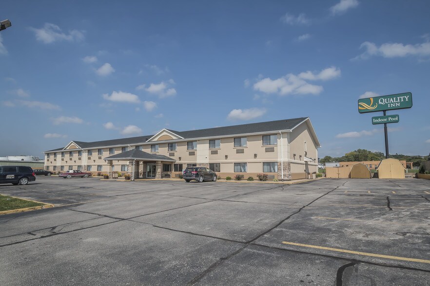 More Photos Of 209 W 9th St, Coralville Hotel For Sale
