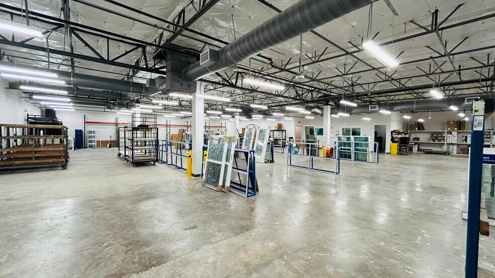 More Photos Of 8633 Airport Fwy, North Richland Hills Freestanding For Lease