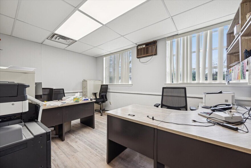 More Photos Of 337 Warren Ave, Stirling Industrial For Sale