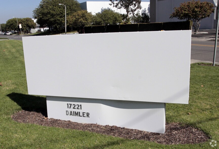 More Photos Of 17221 Daimler St, Irvine Warehouse For Lease