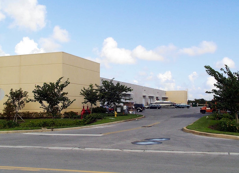 More Photos Of 15951 SW 41st Rd, Davie Warehouse For Lease