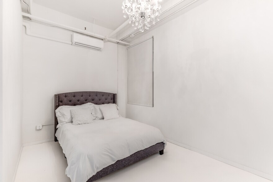 More Photos Of 335 W 38th St, New York Apartments For Sale