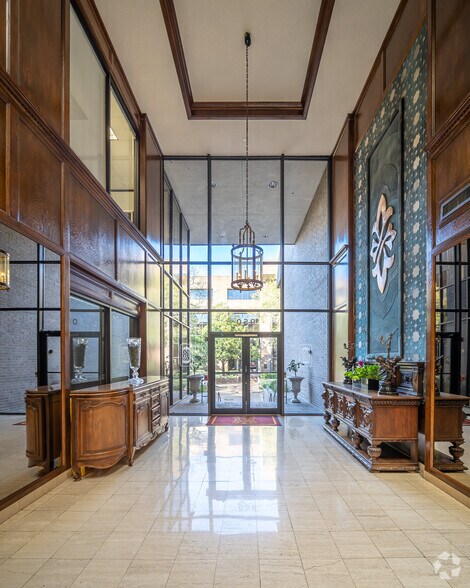 More Photos Of 950 Echo Ln, Houston Office For Lease