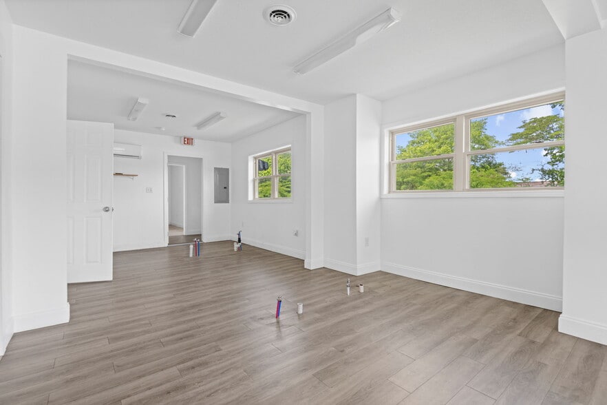 More Photos Of 901 S Main St, Rocky Top Office For Lease