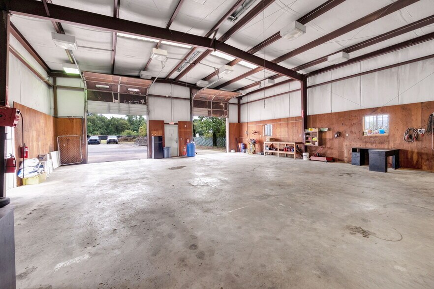 More Photos Of 5079 Old Summer Rd, Memphis General Retail For Sale