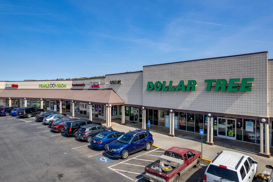 More Photos Of 215 Marketplace Blvd, Cartersville Unknown For Lease