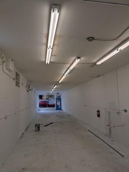 More Photos Of 435 N Church St, Hendersonville Storefront For Lease