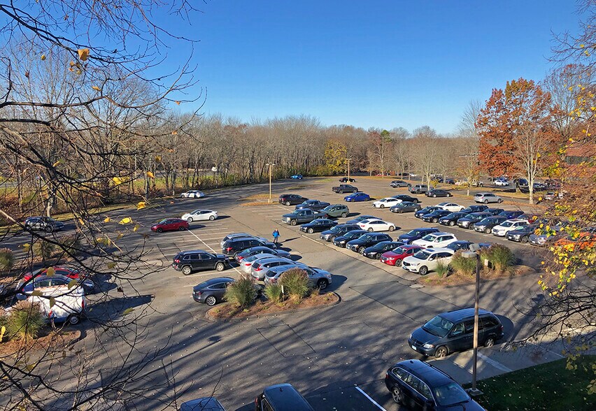 More Photos Of 500 Winding Brook Dr, Glastonbury Office For Lease