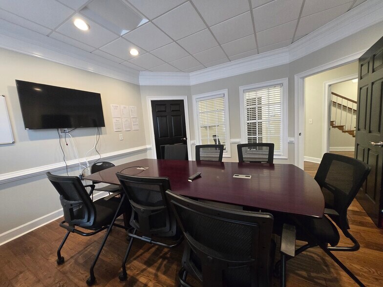 More Photos Of 140 Howard Ln, Fayetteville Office For Sale