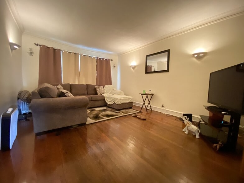 More Photos Of 7600 S Phillips Ave, Chicago Apartments For Sale