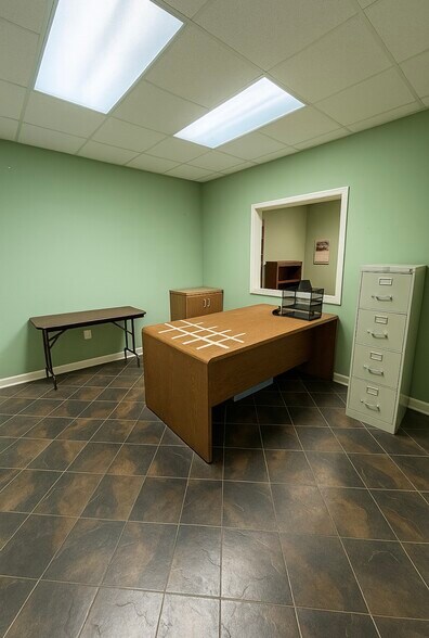 More Photos Of 1576 Old Fannin Rd, Brandon Warehouse For Lease