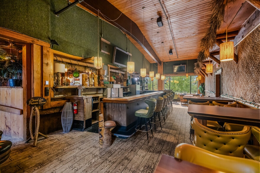 More Photos Of 1900 & 1924 Marshall St NE, Minneapolis Restaurant For Sale