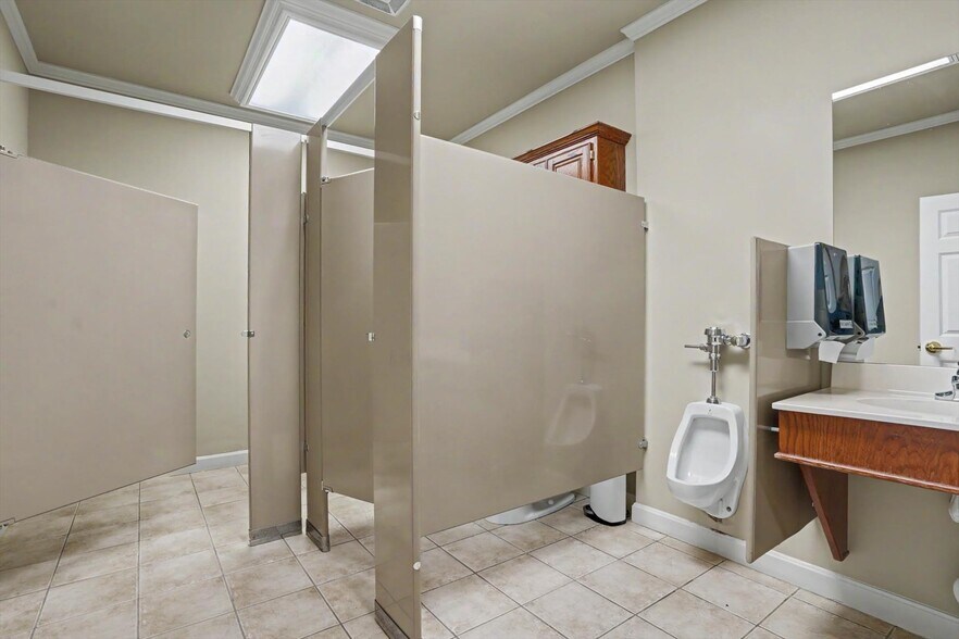 More Photos Of 5407 S Lewis Ave, Tulsa Office For Lease