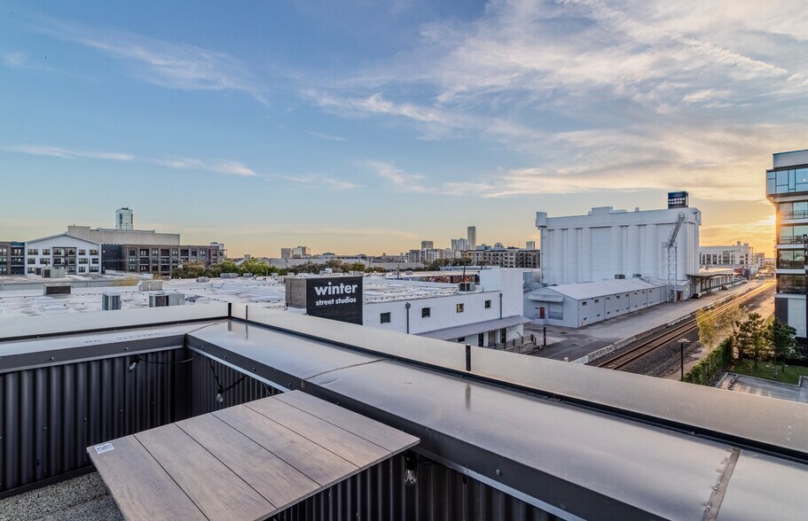 More Photos Of 2101 Summer St, Houston Freestanding For Lease