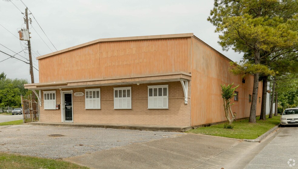 More Photos Of 6665 Rupley Cir, Houston Warehouse For Lease