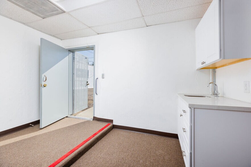 More Photos Of 9468-9472 Magnolia Ave, Riverside Storefront For Lease