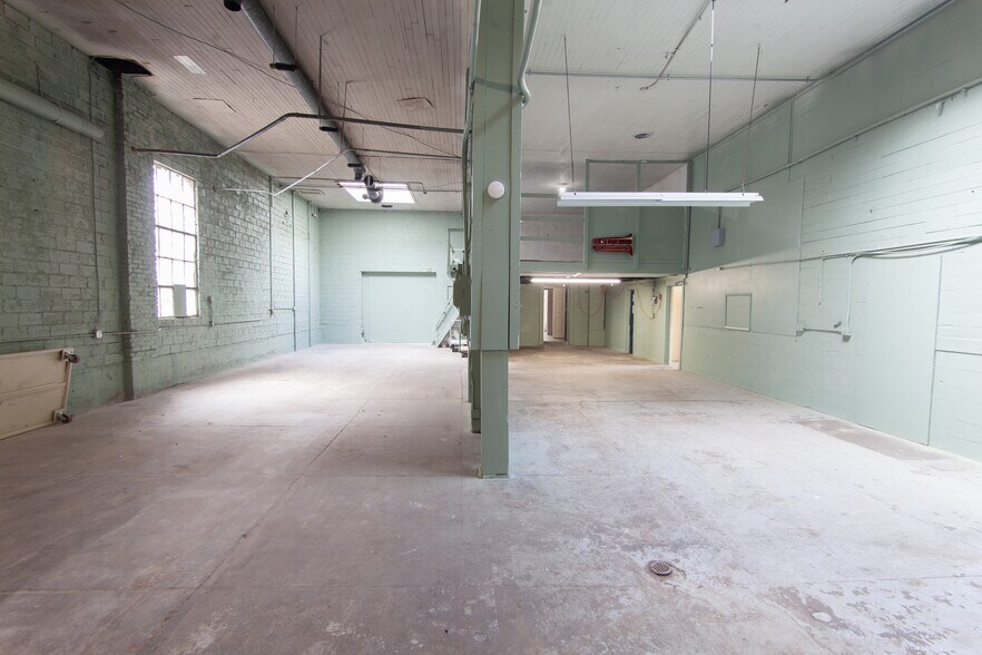 More Photos Of 1200-1218 N Killingsworth St, Portland Storefront For Sale