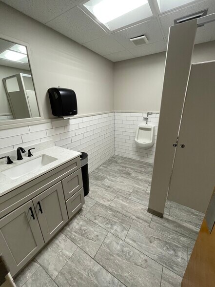 More Photos Of 5586 Post Rd, East Greenwich Office For Lease