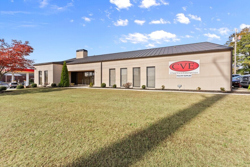 More Photos Of 636 Industrial Blvd, Gainesville Warehouse For Sale