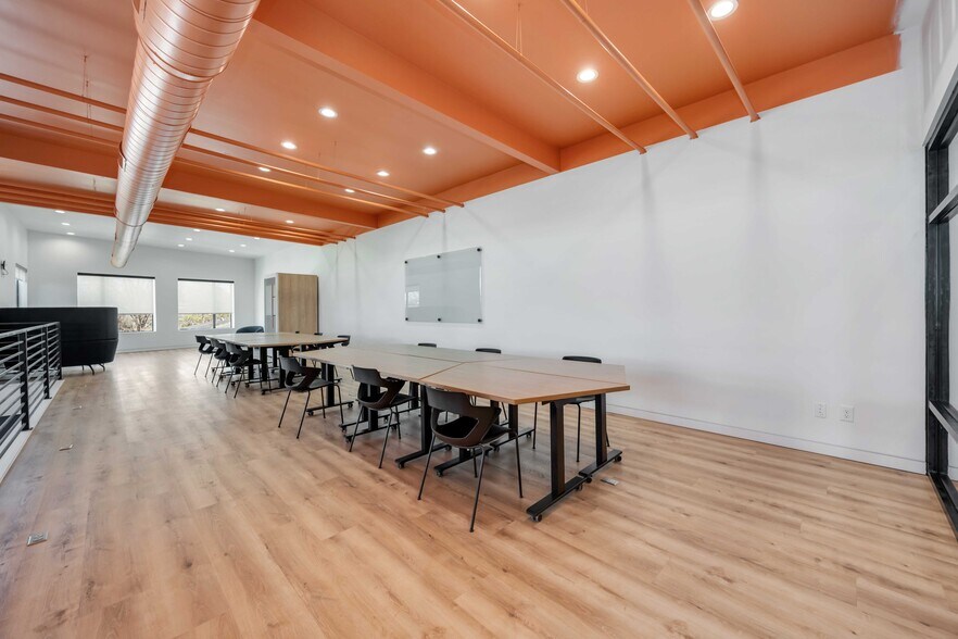 More Photos Of 5214 Harrisburg Blvd, Houston Office For Lease