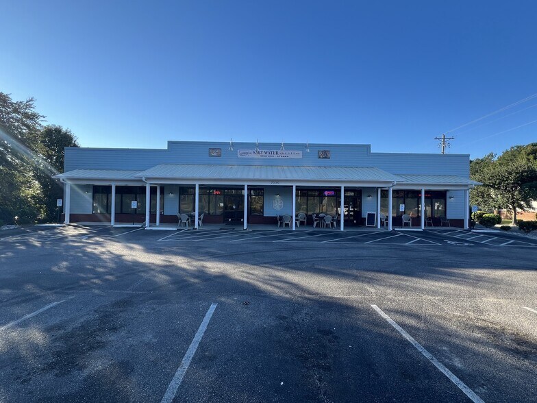 Primary Photo Of 7036 Highway 90, Longs Restaurant For Sale